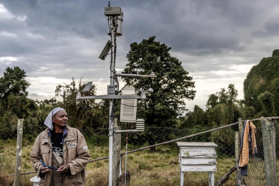 国产精品久久久久9999县网络海报