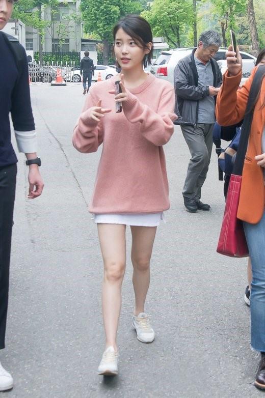 无暇臀山 无暇臀山看到一块纸尿裤广告