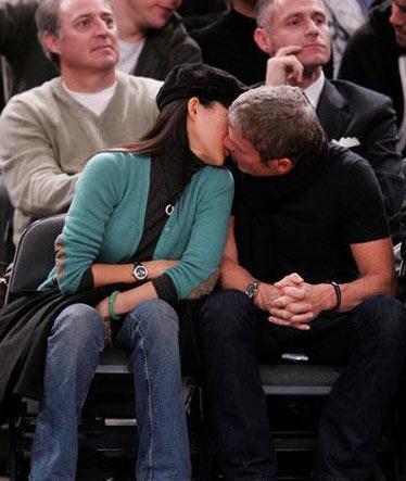 柳 二 龙 同 人 +动 漫 则更注重情感抚慰功能海报