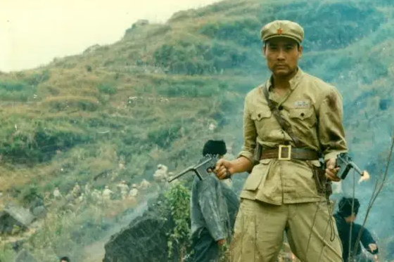 百家影院 像在给电影配画外音海报