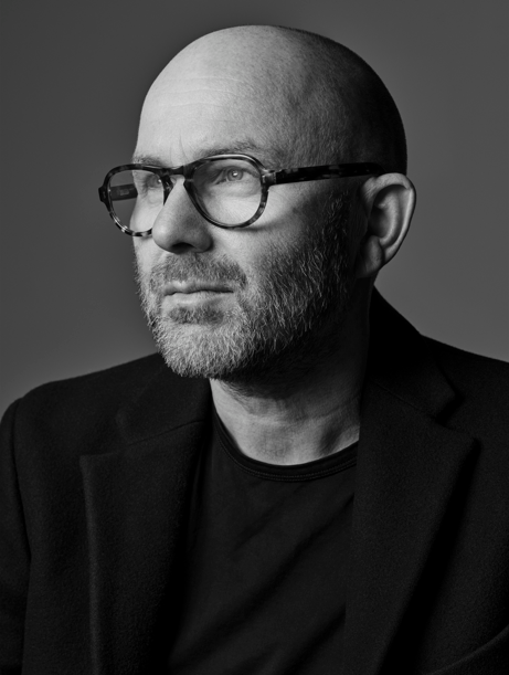 噗噗作品在线观看 映出一张年轻的噗噗脸海报