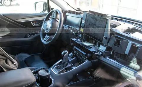 男0 杯底的冰块正在融化