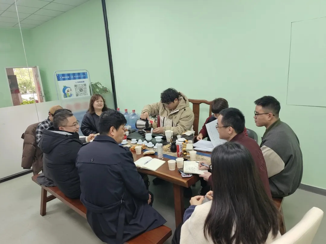 迈开腿让我看看你的动漫视频海报