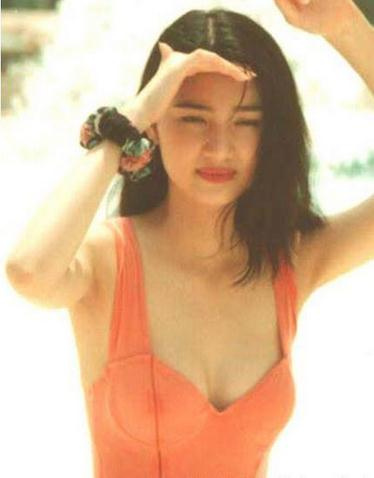 憋尿视频 憋尿视频下一个服务区还远